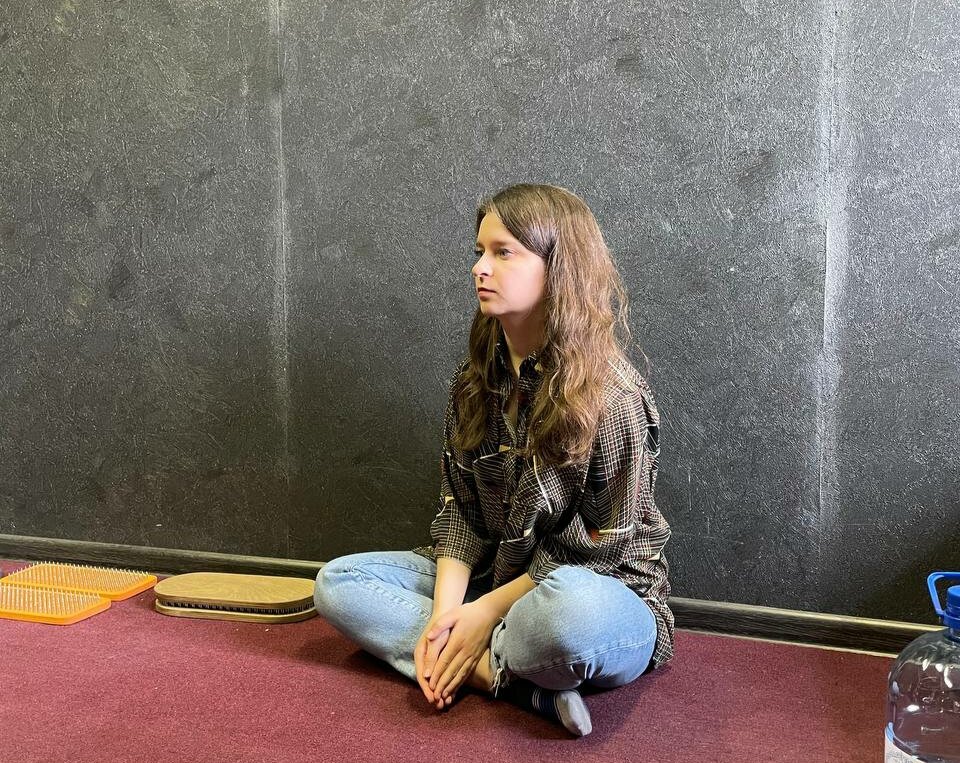 Оля - проводник в мир гвоздей