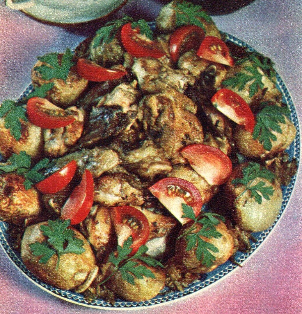 найдите здесь чахохбили:)) его то я и готовила, фото с открытки, мне кажется, мясо должно быть в томате, а здесь словно курицу пожарили