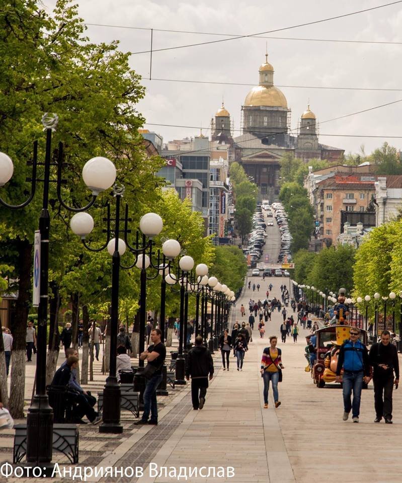 Снимок сделан Владиславом Андрияновым. И это одно из лучших фото, запечатлевших улицу Московскую в Пензе. Взято из открытого источника.