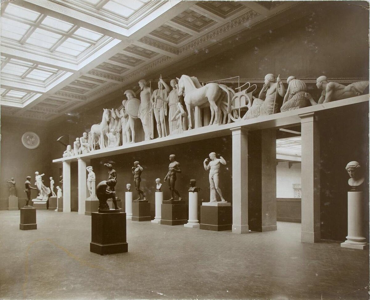 Выставка в пушкинском музее в москве сейчас. Мемориальная доска антоновой ирине. Открытие музея пушкина. Сикстинская мадонна в москве 1955. Открытие пушкинского музея 1912.