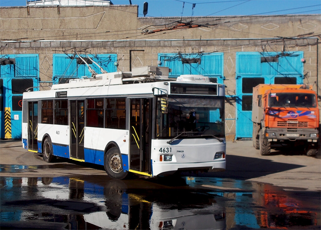 Списанный троллейбус по маршруту № 14 ждёт освоения на маршруте 15а.