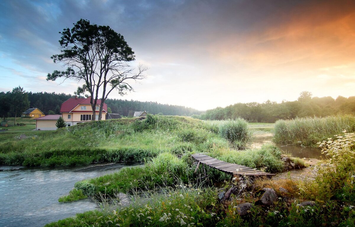                                                      часто смотрит в небо...