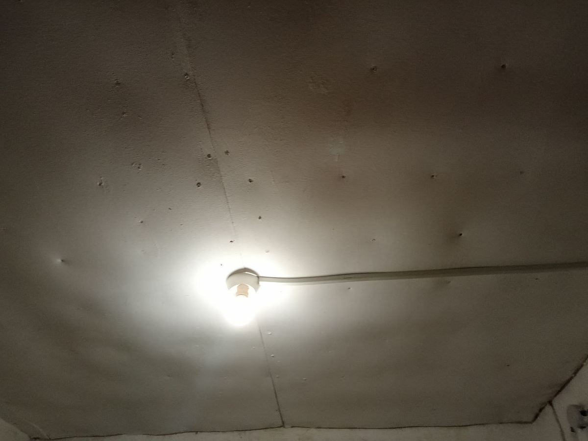 Потолок зашитый двп 