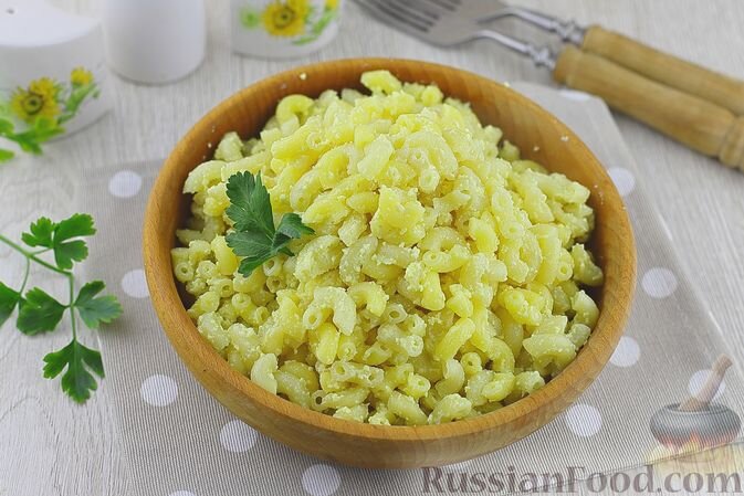 макароны, яйца, сметана, горчица, соль, перец чёрный молотый, масло растительное