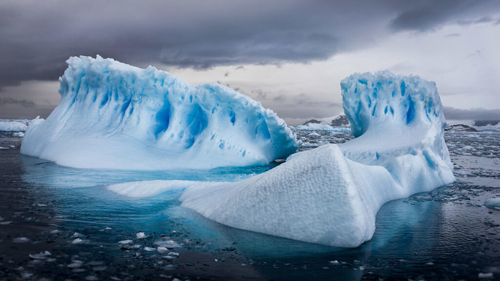    An aerial shot of icebergs in Antarctica under cloudy sky Александр Шереметьев