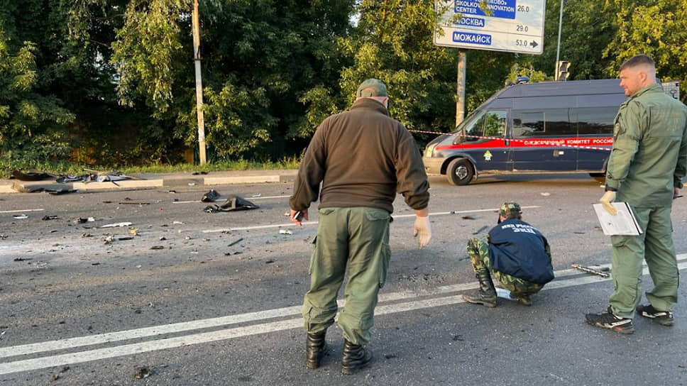 Фото: СК РФ📷Место подрыва автомобиля Toyota Land Cruiser, в котором находилась журналист и политолог Дарья Платонова (Дугина)