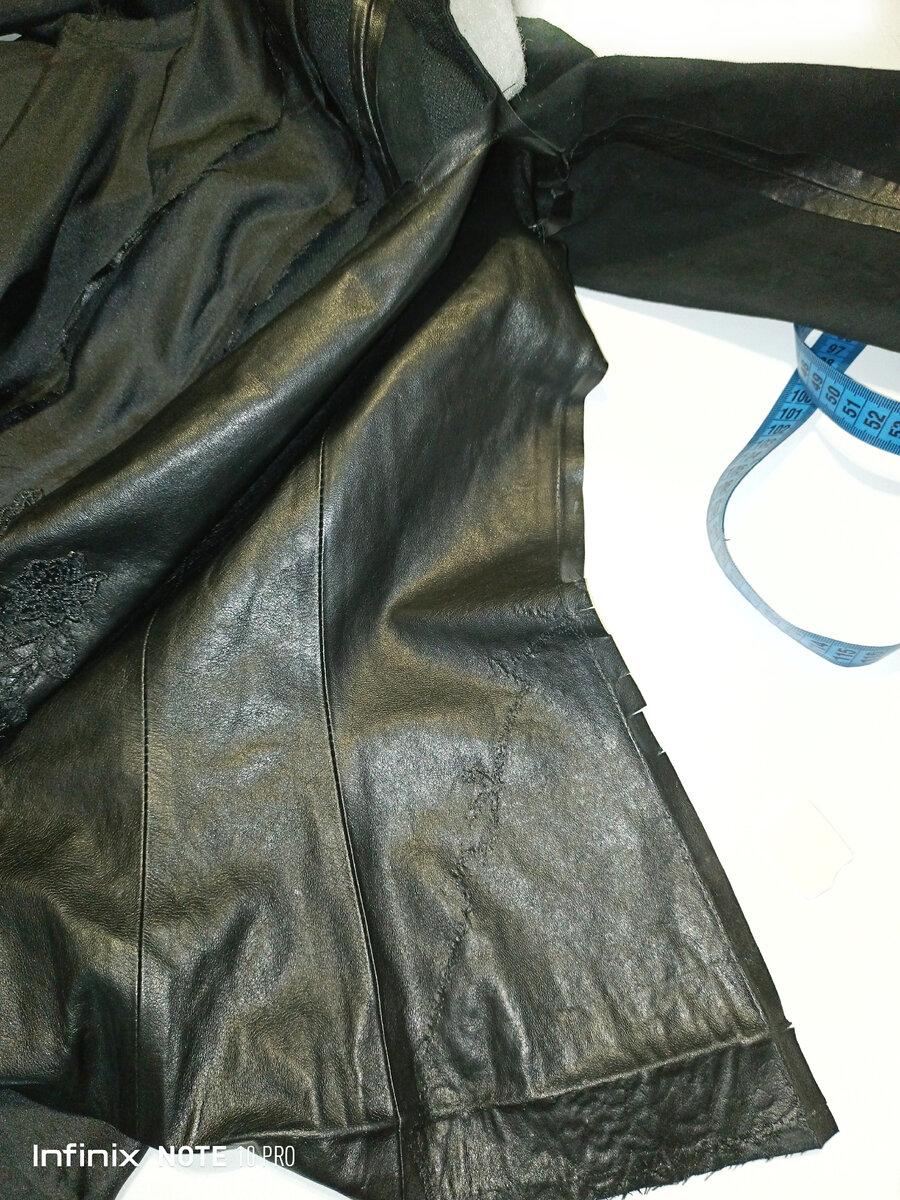 Здесь ещё и кружево пришлось подпороть.