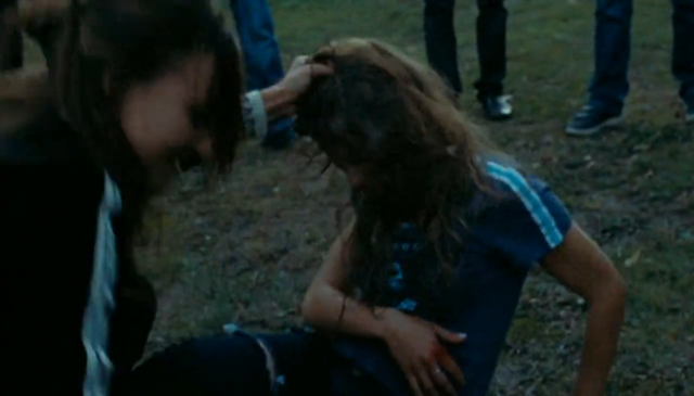    Драка девочек-подростков Цитата из х/ф «Все умрут, а я останусь». Реж. Валерия Гай Германика. 2008. Россия