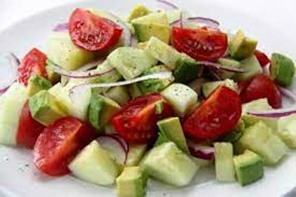 Классический салат - помидоры и огурцы