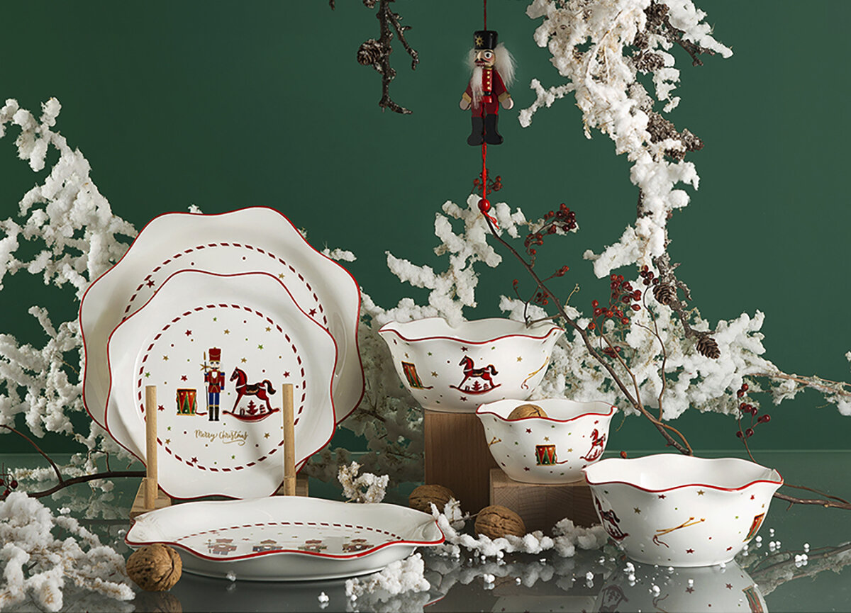 Фарфоровая посуда из новогодней коллекции Magic Moments бренда Liberty Jones станет украшением повседневной и праздничной сервировки.