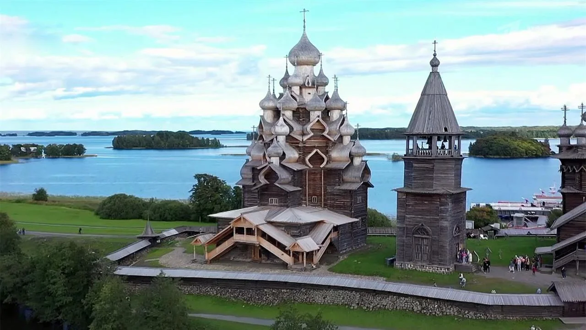 Кижи Церковь Преображения Господня. Преображенская Церковь в Кижах. Преображенская Церковь на острове Кижи. Церковь Преображения Господня остров Кижи Республика Карелия.