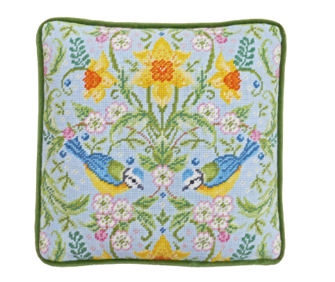 набор для вышивки от Bothy Thrends "Spring Blue Tits Tapestry" цена £69.99 (перевести на рубли - ой-ой)....                    В набор входят: канва Zweigart Interlock с полноцветной печатью 10 канвы, гобеленовая шерсть Anchor, игла, схема стежков и инструкция. Готовый размер примерно 14 квадратных дюймов.
Подушка и подушка в комплект не входят.