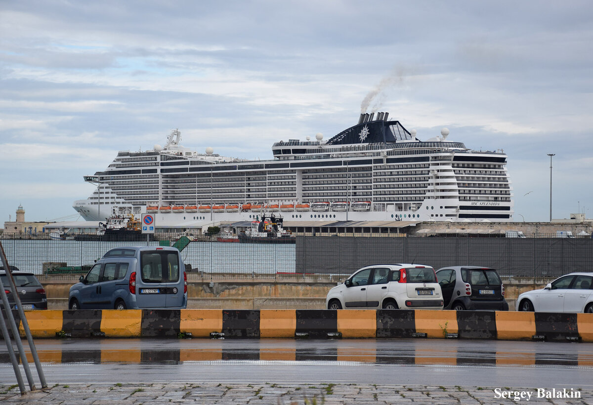 «MSC Splendida» в итальянском порту Бари, май 2023 г. Фото автора