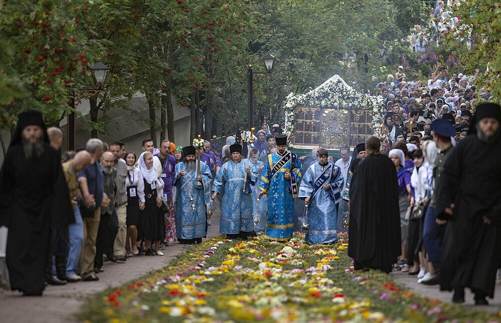 Праздник в монастыре