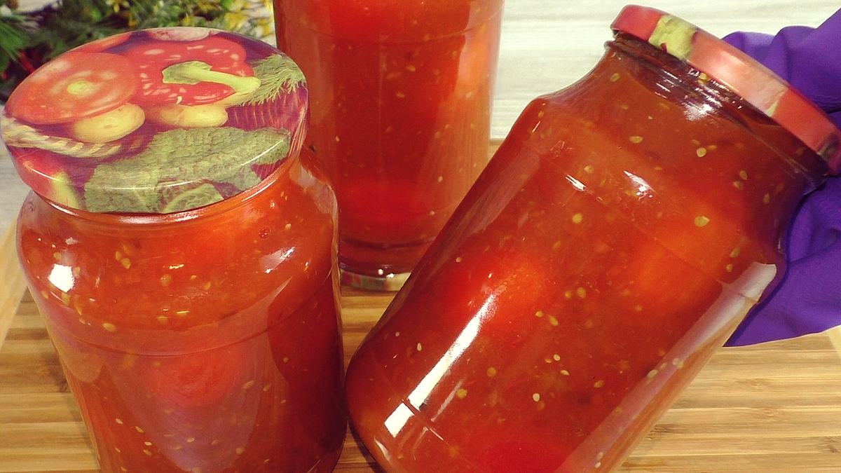 1 заготовка - отличная альтернатива покупным томатам в собственном соку.
Рецепт:
Помидоры в банку
Для 1.5 литра томатного пюре (+/-) 1.5 кг помидоров
Соль 1 ст. л.-6