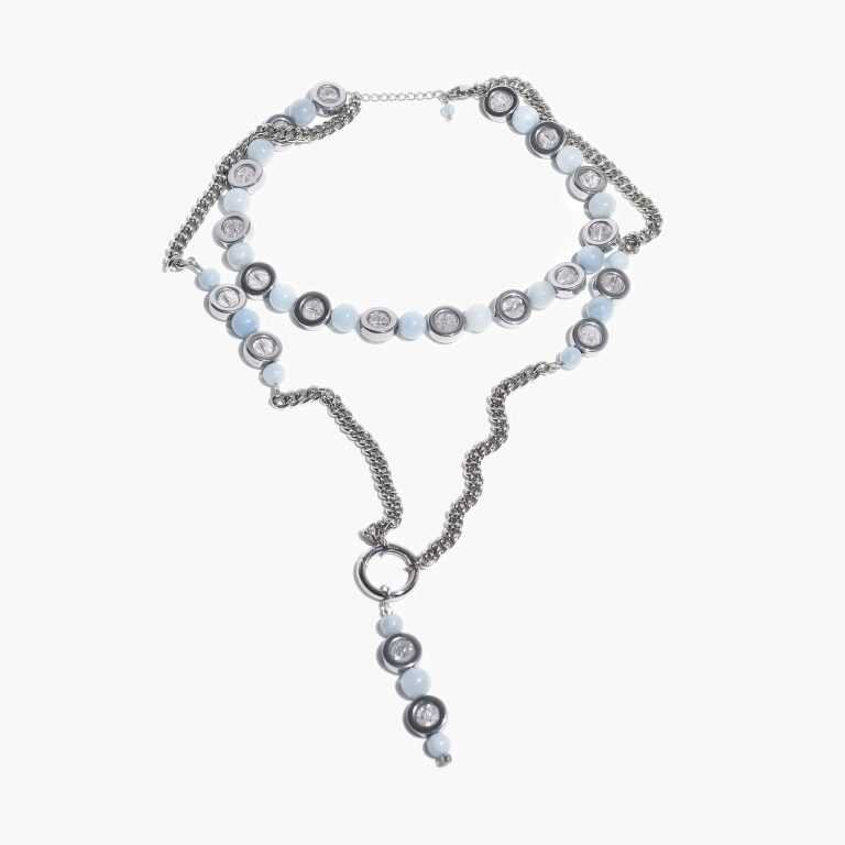 На фото чокер из гематита, снежного кварца и аквамарина