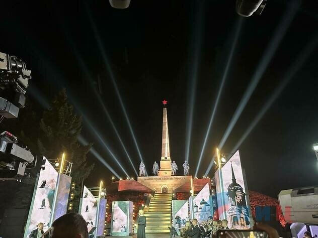 Мемориальный комплекс Острая Могила. lug-info.com