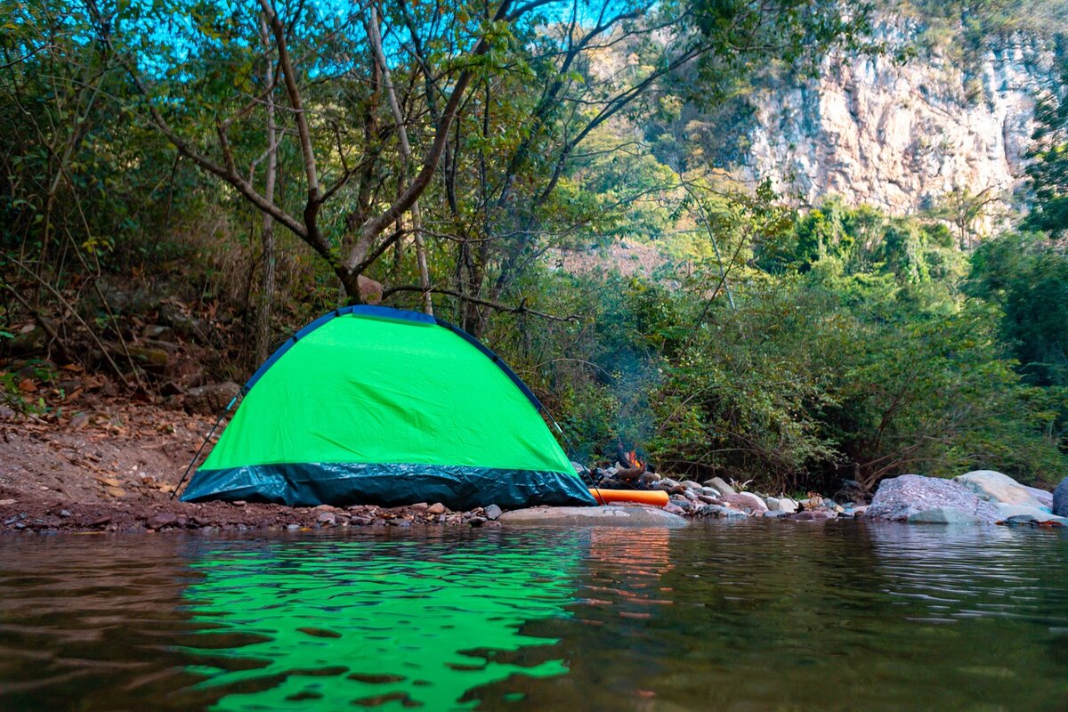 Палатка Jungle Camp Vermont 2. Лагерь на речке фото. River Camping.