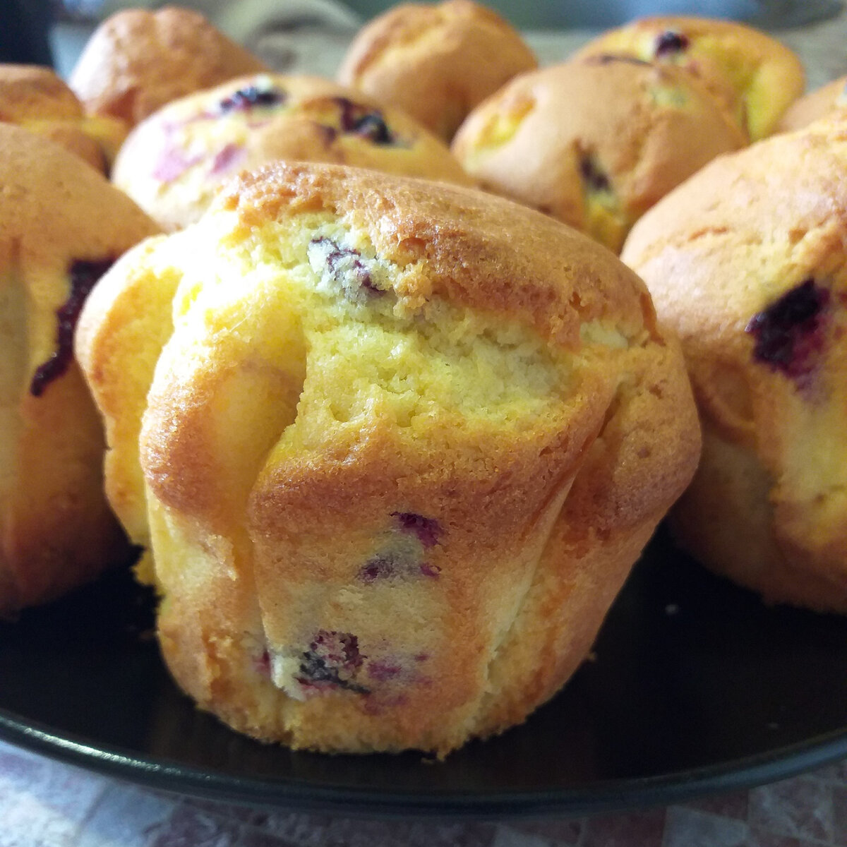 Готовые кексы выглядят по-домашнему