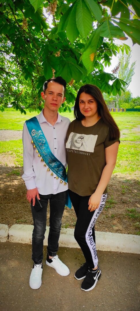 Моя жена с братом-выпускником 