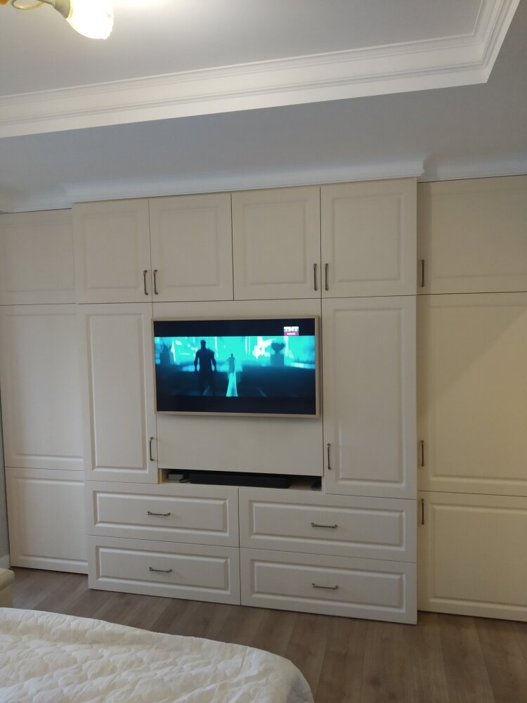 Ворон Мебель изготовили шкаф со встроенным телевизором