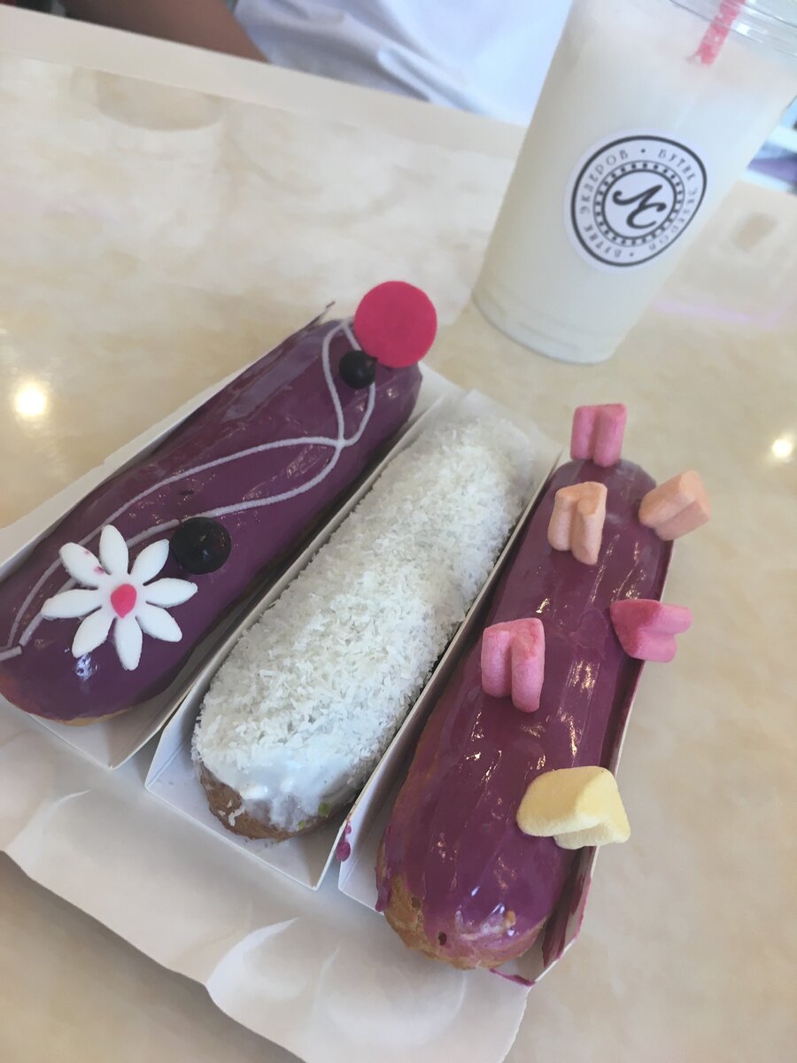 Сиреневые даже эклеры