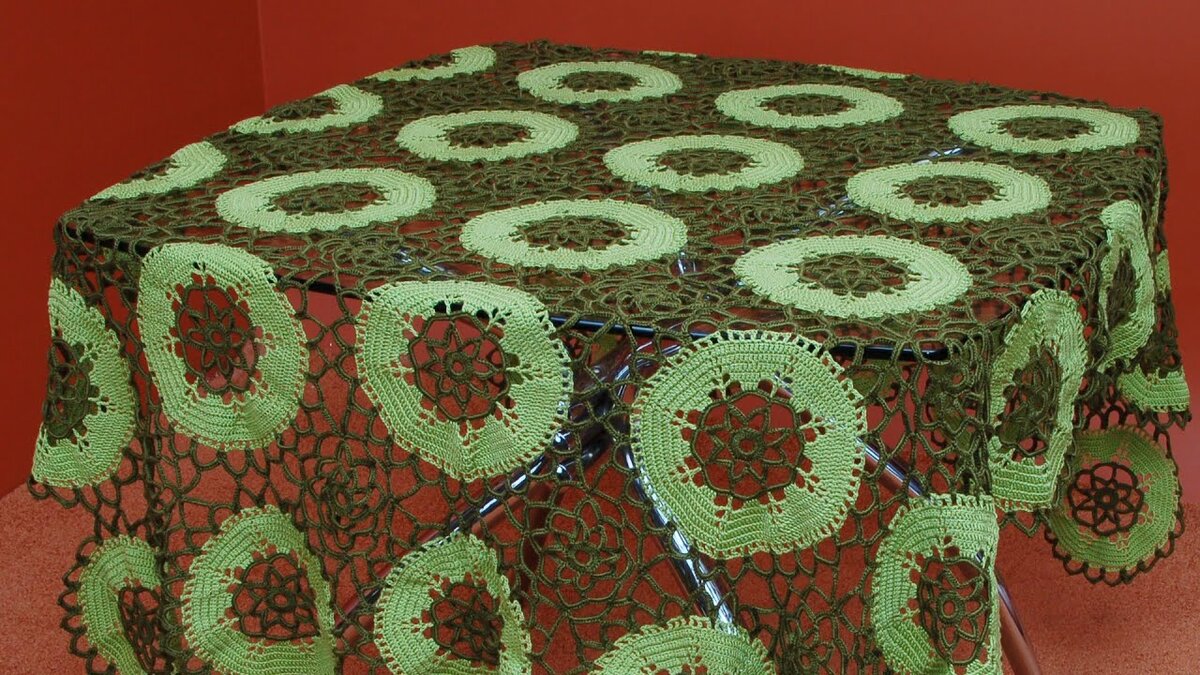 Связанная скатерть по видео уроку
