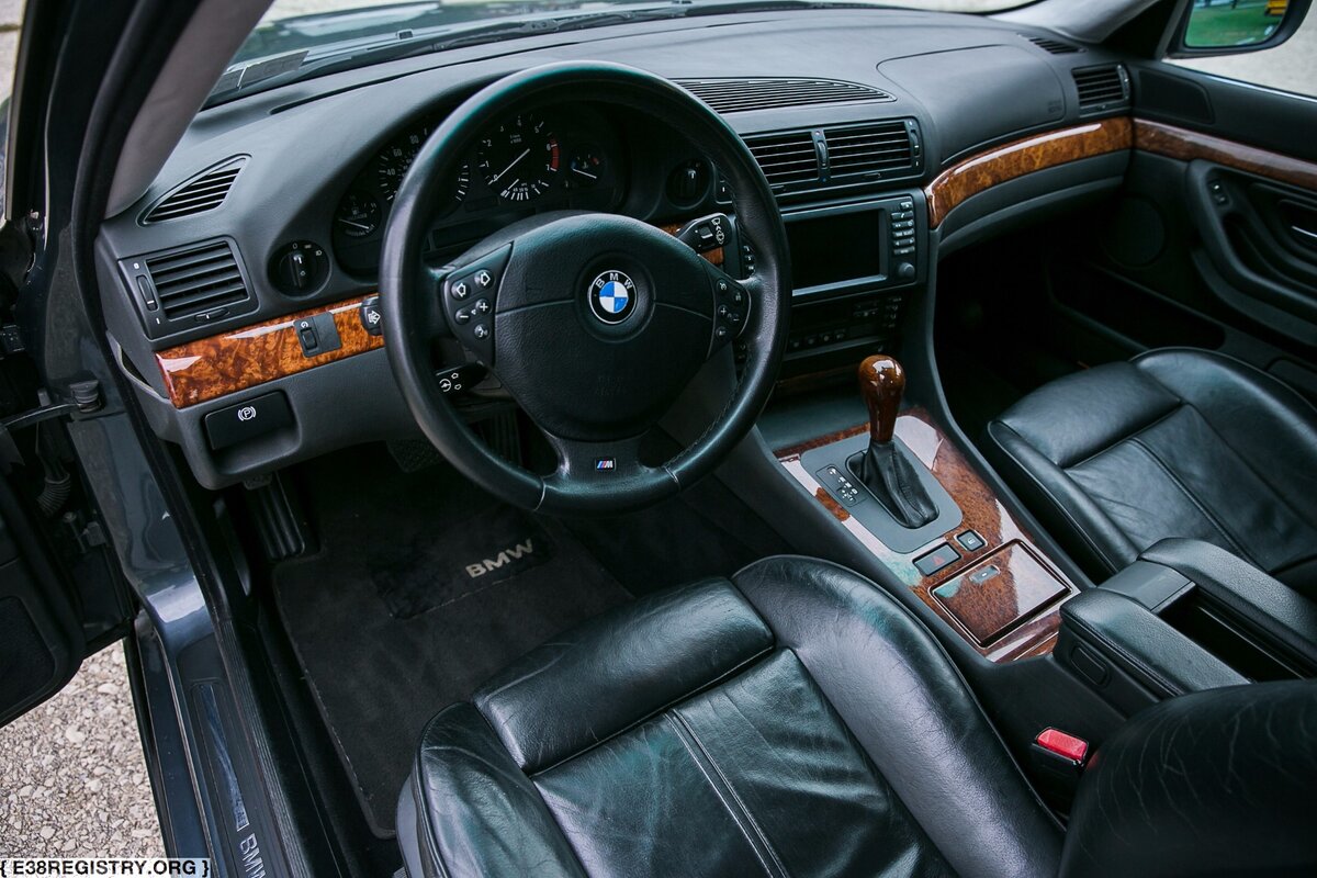 BMW E38 -         