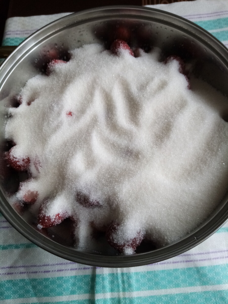 варим варенье из клубники