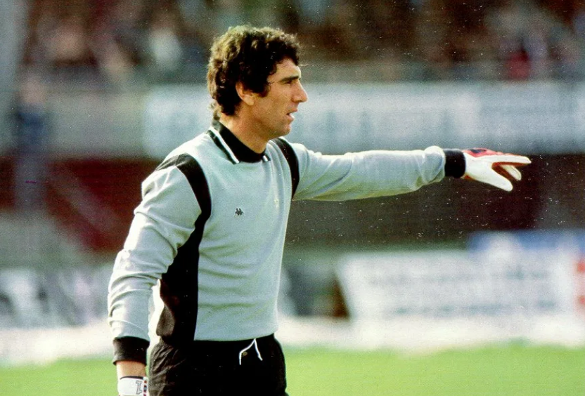 В 1982-м году завоевал золотые медали Чемпионата Мира