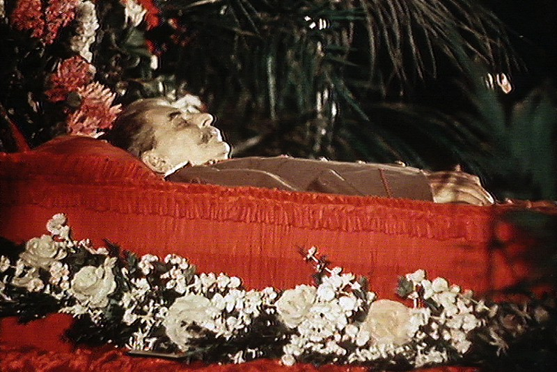 В каком году умер г. Похороны Сталина 1953. Сталин Иосиф Виссарионович могила. Сталин Иосиф Виссарионович похороны. Смерть Сталина 1953.