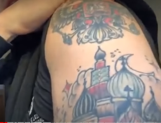 Татуировки на плече Ника Максимова