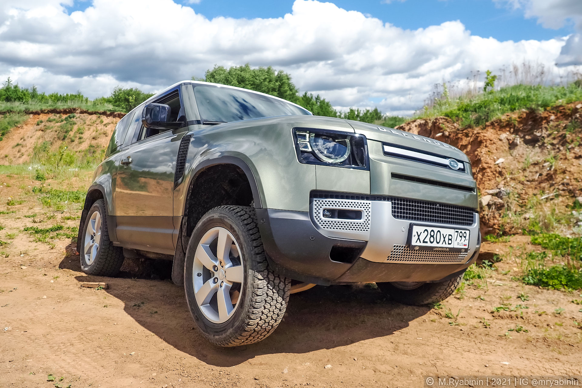 У меня короткий – это звучит гордо! Тест нового Land Rover Defender 905