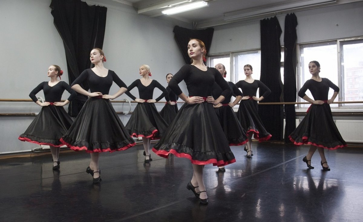 Упражнения на середине