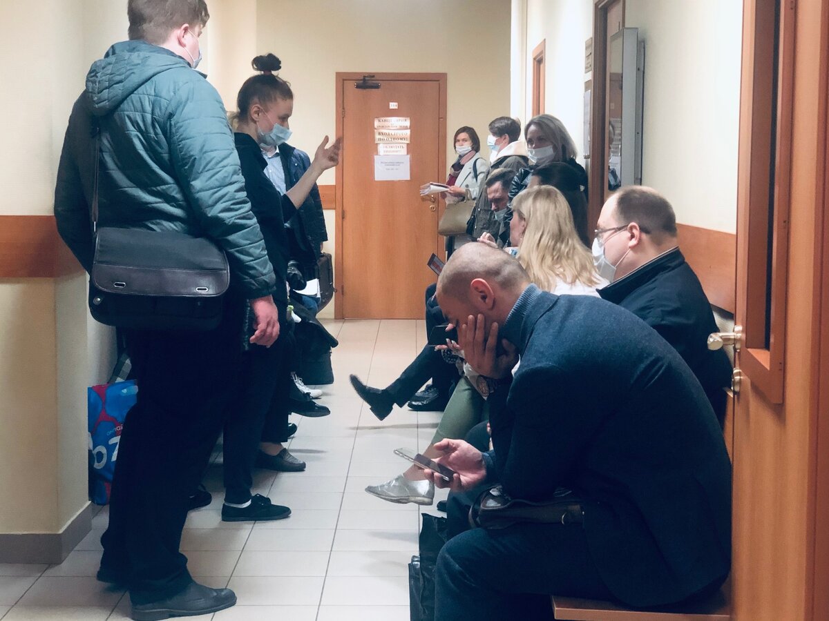 В ресторан с QR-кодом, но в суде все дружной ватагой поговорим и обсудим дела текущие и минувшие....