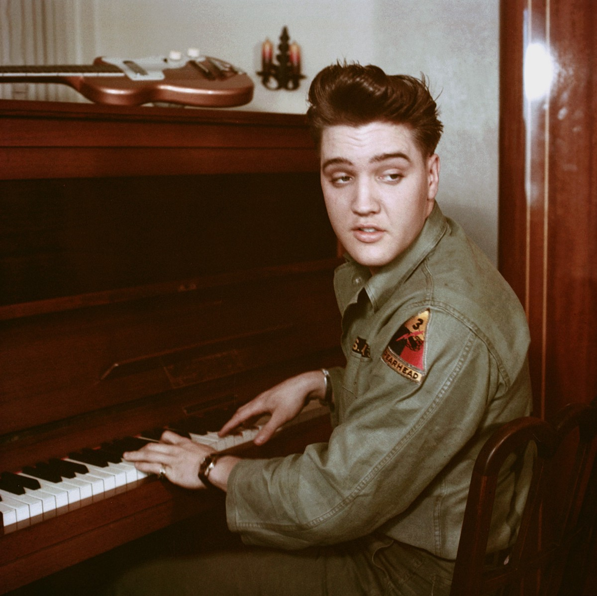 Где служил пресли. Элвис Пресли в армии. Elvis Presley в армии. Элвис Пресли в армии 1958 год. Фото Элвиса Пресли в армии