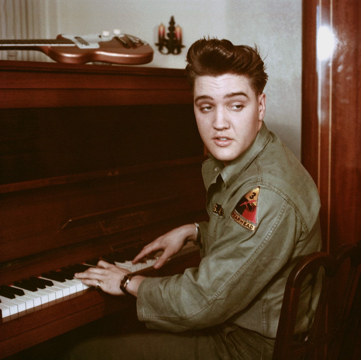 Лещенко служил с элвисом пресли. Элвис Пресли в армии. Элвис Пресли фото. Elvis Presley в армии. Элвис Пресли в армии фото.