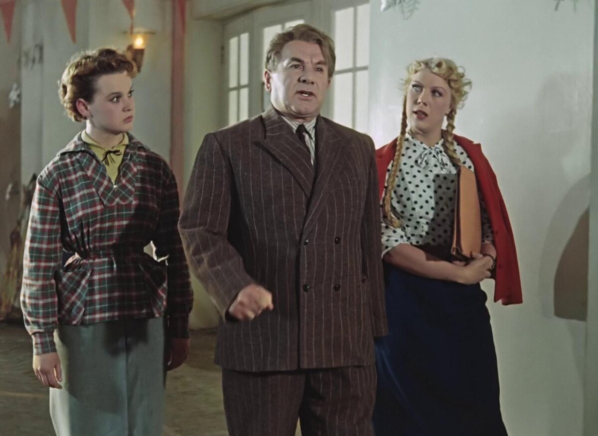 Кадр из комедии «Карнавальная ночь»