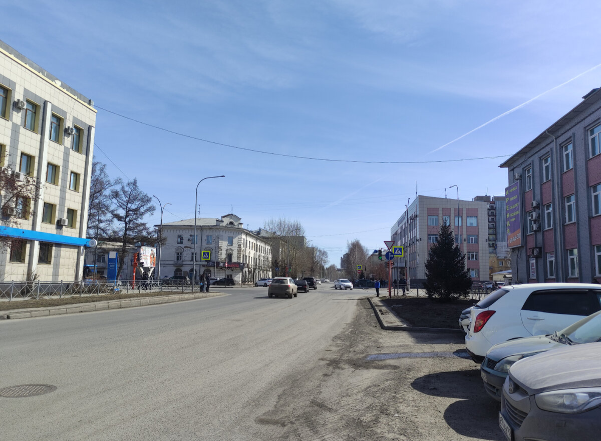 Улица Николая Островского (ранее - Исполкомовская, на ней располагался горисполком - мэрия). Вид на Кузнецкий проспект и в сторону центра