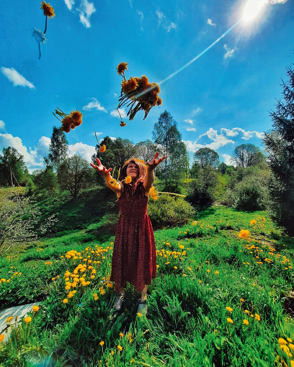 Одуванчики они как маленькие солнышки☀️