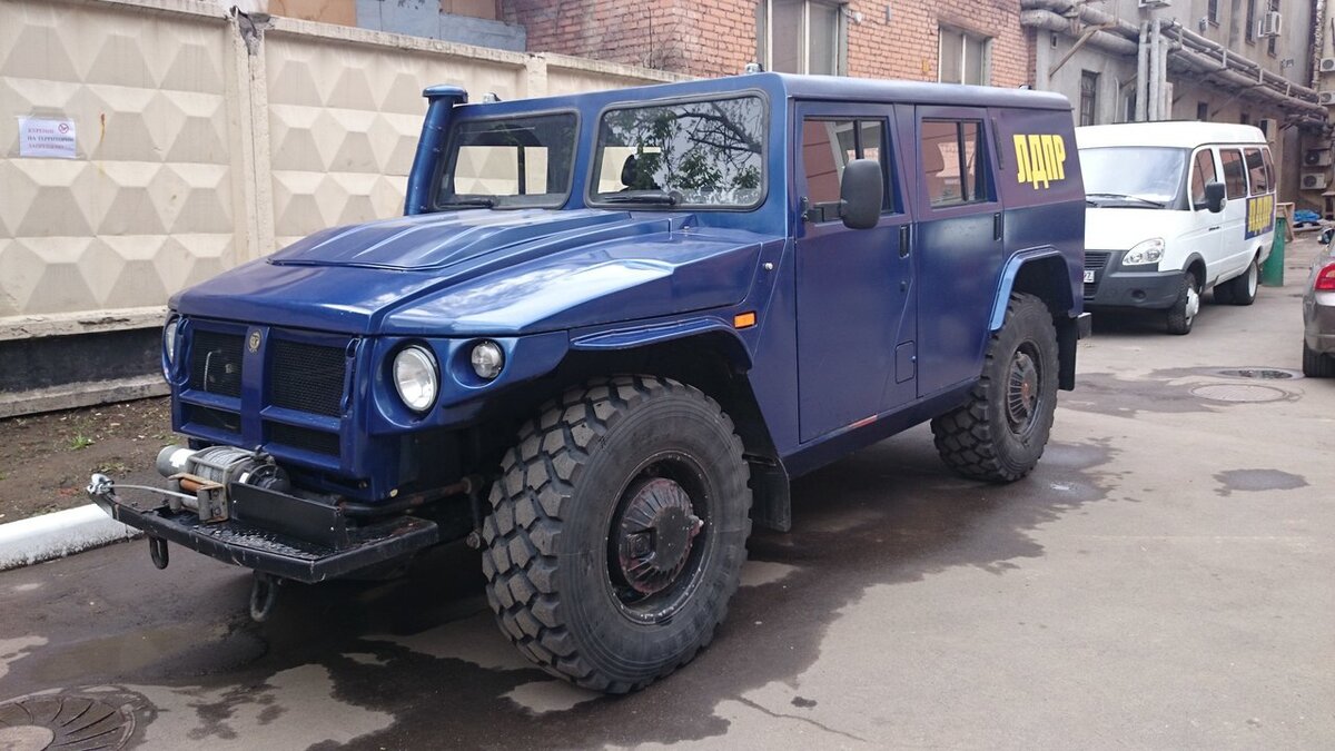 Гражданский вариант броневика тигр