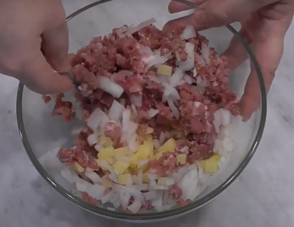 Мясо, картофель, лук, специи