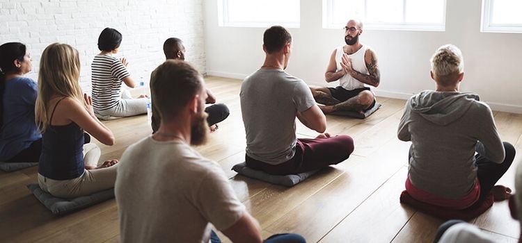 «Групповая медитация». Фото взято с просторов Сети и не демонстрирует описываемые события