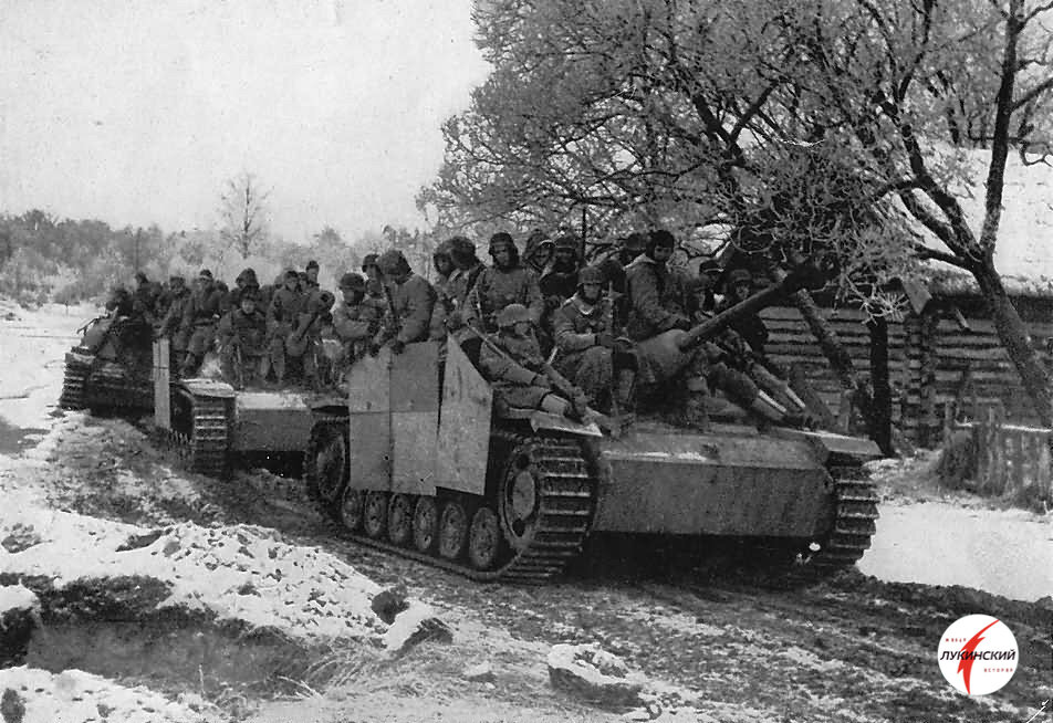 Немецкая пехота вермахта едет на самоходках « Штуг»в январе 1945 года