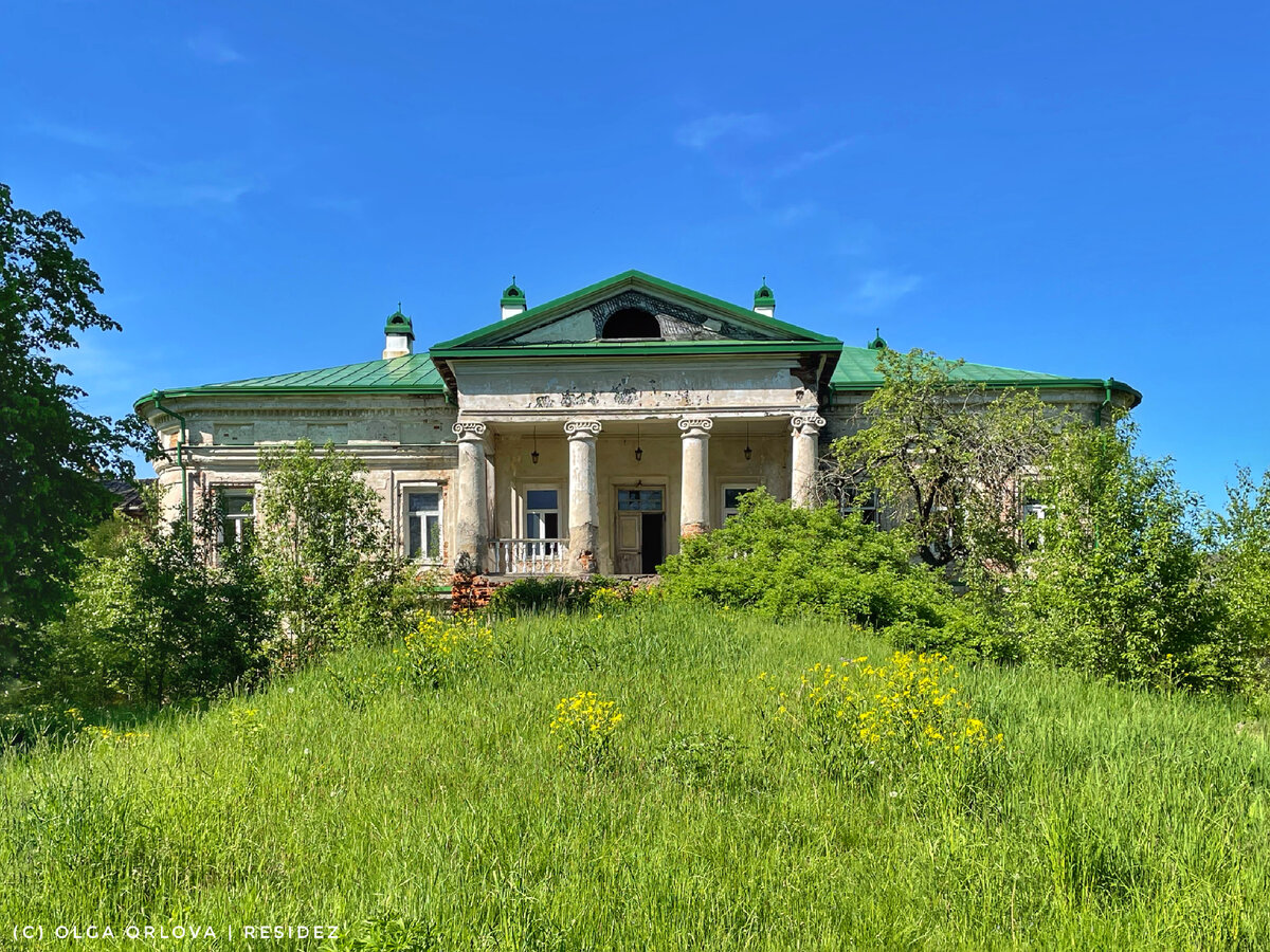 Фасад со стороны парка