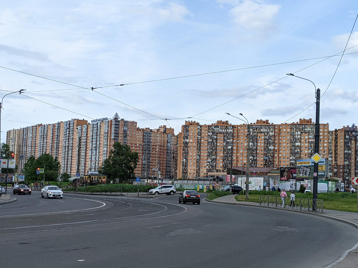 Вид на монстр-дом ЖК Новый Оккервиль (35 подъезда,  3708 квартир)