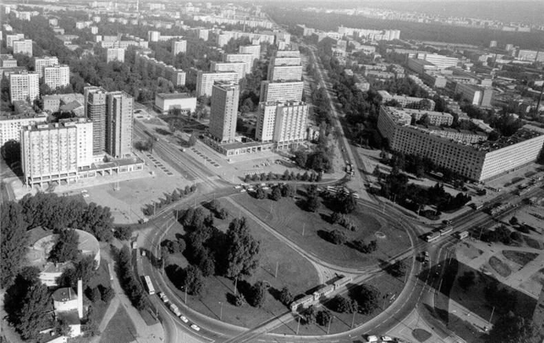 Площадь Мужества, 1982–1985 года