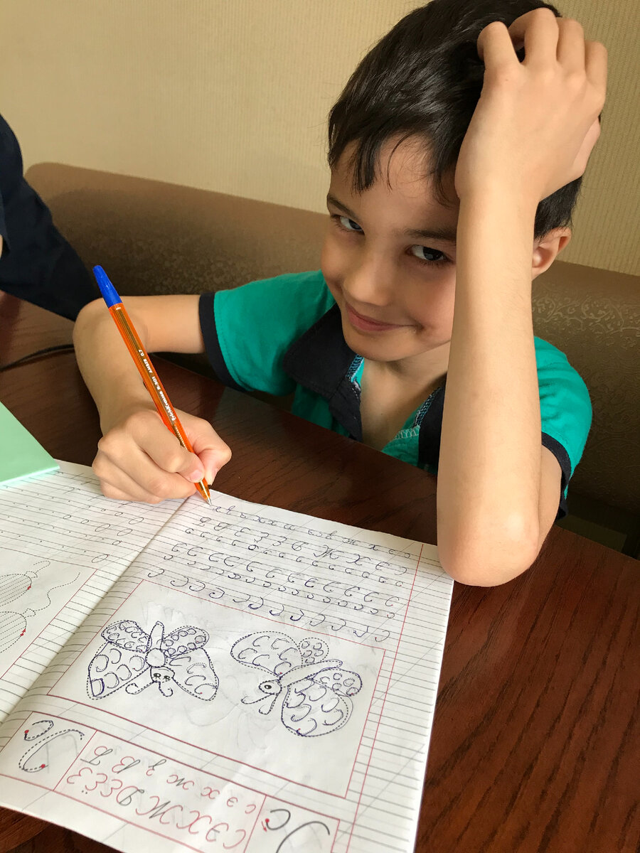 Максимка тоже старается