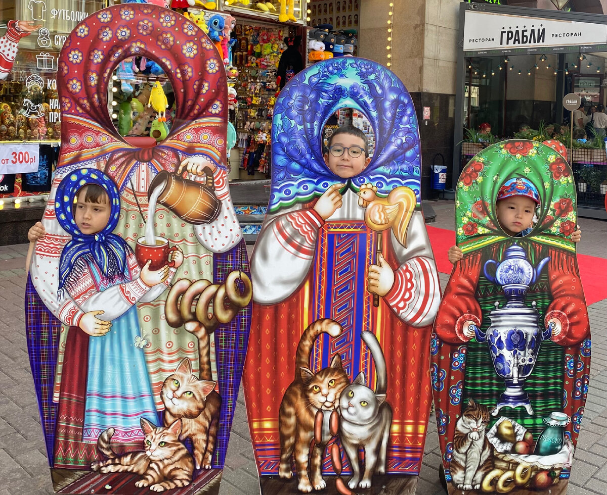 Улица Арбат в Москве - рай для гостей города