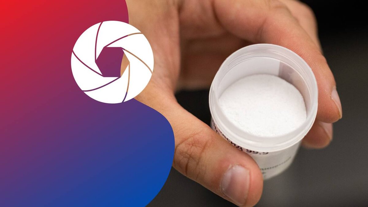 Диоксид гафния изучили в научном центре «Наноматериалы и нанотехнологии» УрФУ. Фото: Илья Сафаров. 